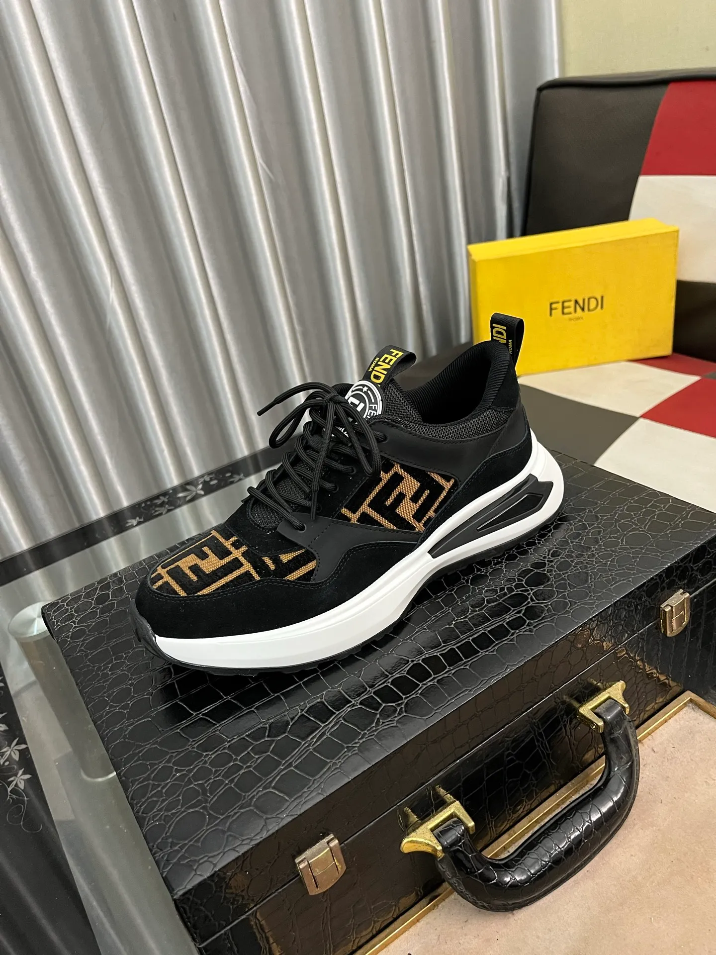 Men's shoes 💰458⌚️⌚️FENDI "FENDI" Regular size: 38-44 (casual shoes) Product materials: Selected cowhide upper, soft sheepskin lining; original outsole. 6️⃣colors available